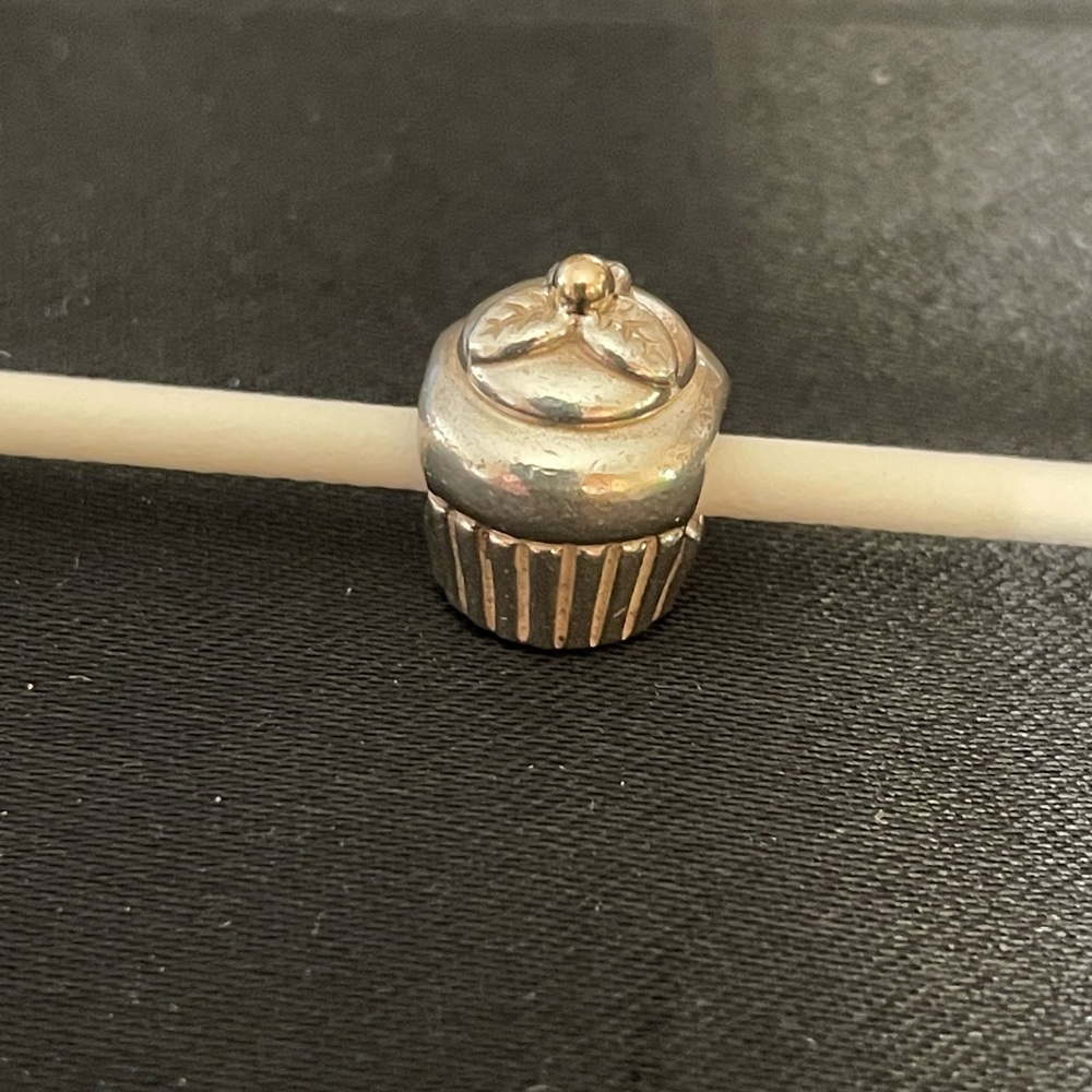 Pandora Authentic retired pandora 925 charm